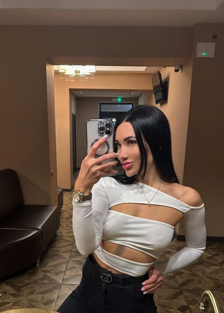 Индивидуалка Аделина фото № 2 в городе Великий Новгород