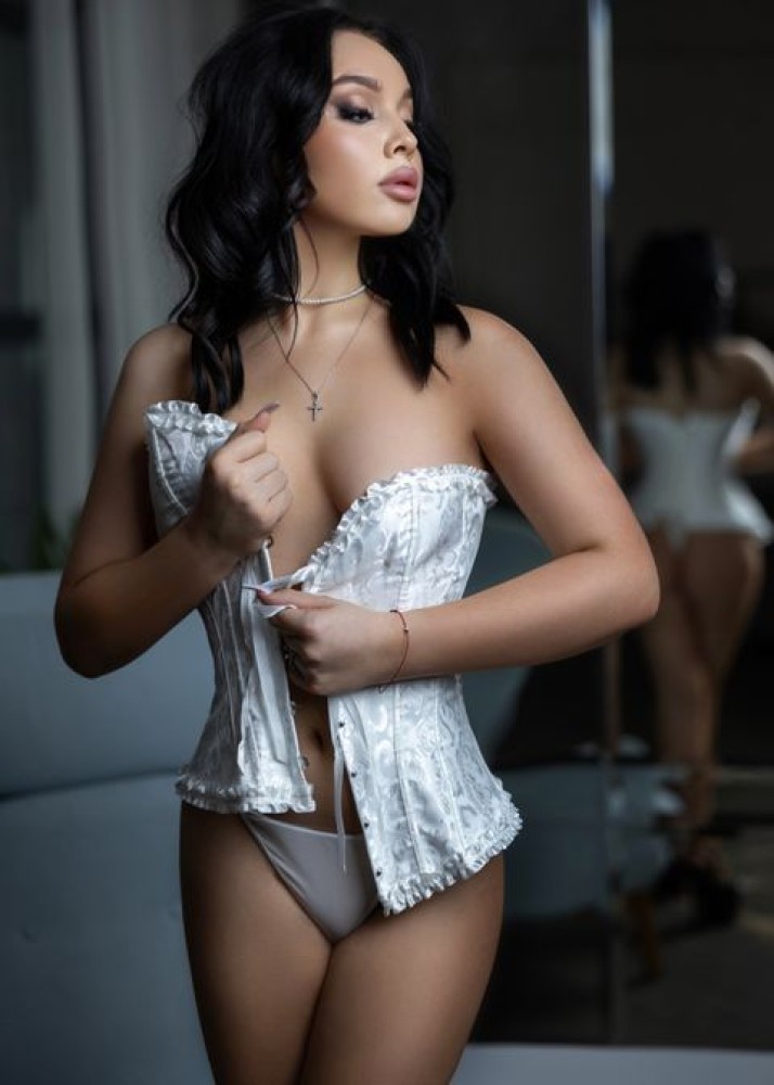 Индивидуалка Эмилия фото № 2 в городе Великий Новгород