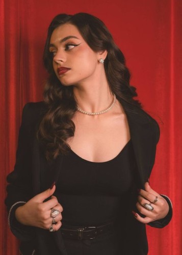 Полли, Г. Великий Новгород